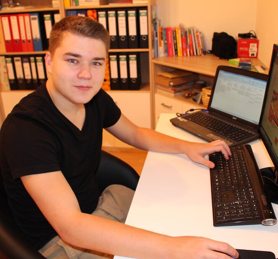meine alte agentur feiert 10-jähriges und hat gefragt ob ich n foto von meinem ersten arbeitstag nachstellen kann 