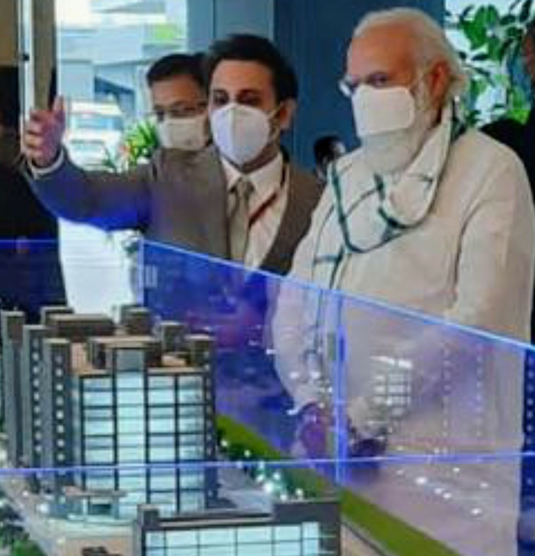 Sri @narendramodi Ji, it was a great honour for you to have spared the time, to visit us here at @SerumInstIndia to discuss in detail, the complex challenges yet to come and review the vaccine production status. @PMOIndia 