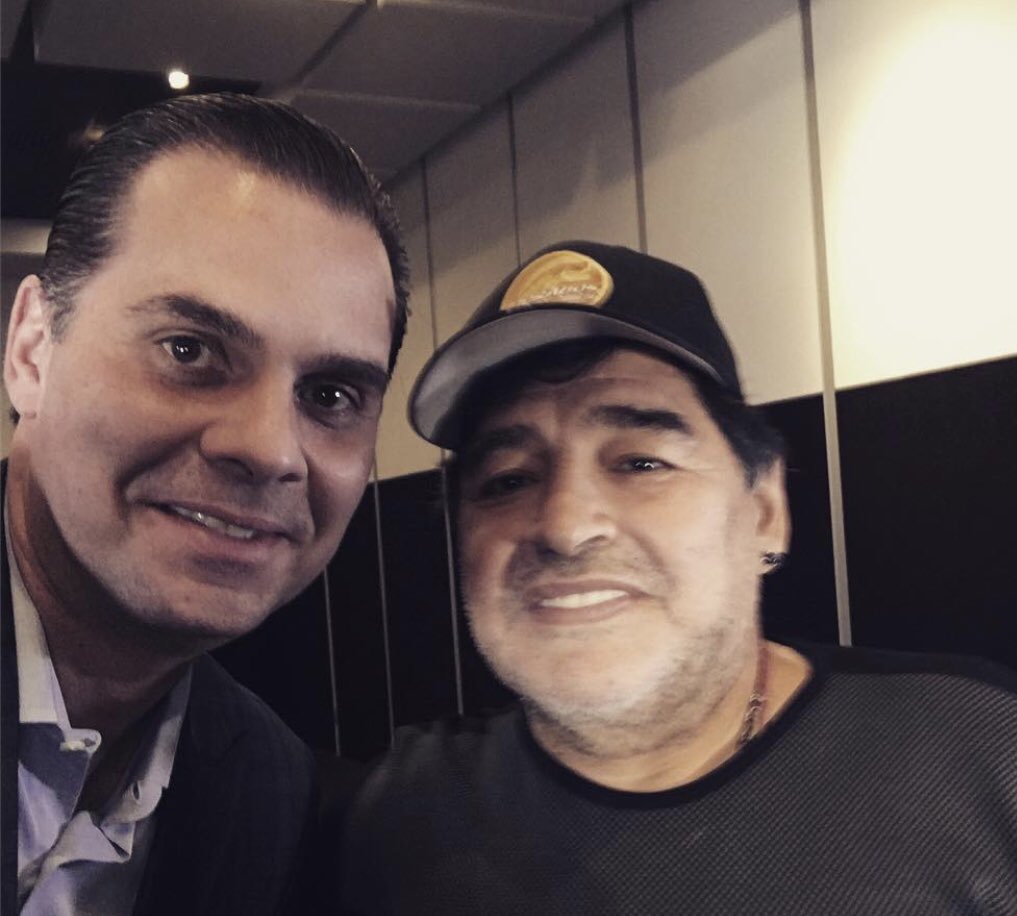 Se fue mi ídolo, sus obras de arte en la cancha quedarán por siempre en mi memoria. Tristeza total. Descansa en paz Diego. 