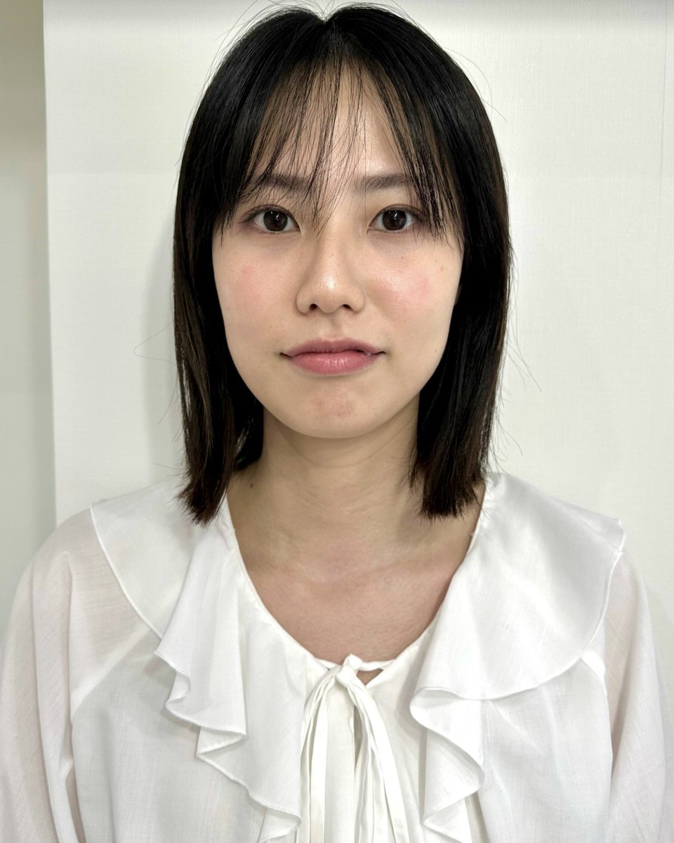 元々の色素と顔立ちを活かしてこんなに変わるから診断って本当に凄い🥹
⁡・骨格で選んでいた服に顔タイプの要素を足す
・目力の強さをライン、マスカラ、締め色で際立てる
・それらが引き立つように肌の色ムラを整える
⁡診断で自分に似合うものを見つけるってすごく奥深い🥰
⁡ 
