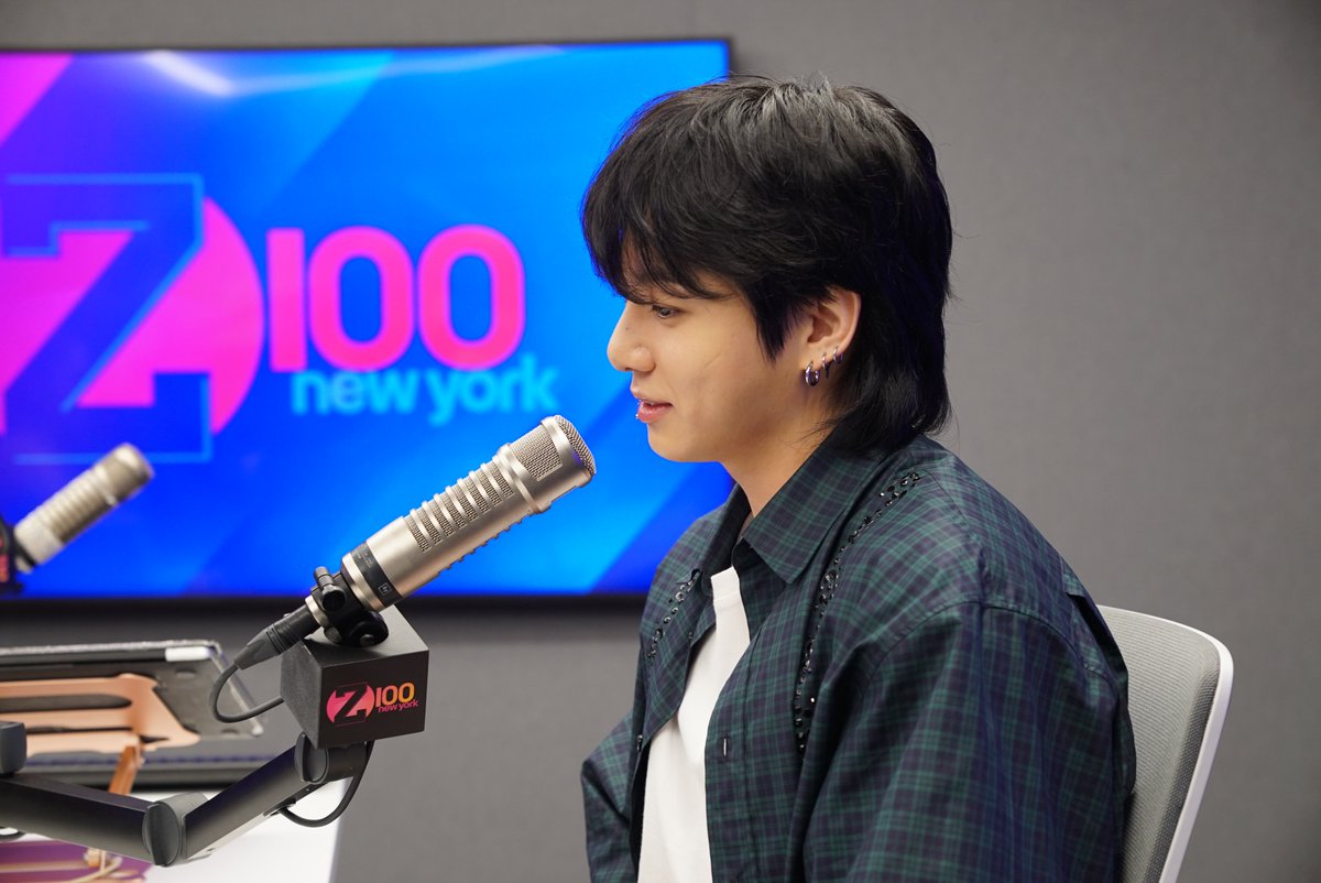 #JUNGKOOKonZ100 @LaCrystalRosas sits down with #JUNGKOOK in our Z100 studios! @bts_bighit  

Make sure you're watching: https://t.co/5hrHDtFqhJ 