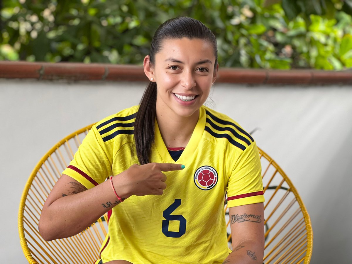 Con todo el corazón y el ánimo en alto, total apoyo a la Selección 🇨🇴 en este nuevo reto 💪🏻 A seguir haciendo historia ¡Vamos Colombia! 🔥⚽

Pd: siempre firme contigo Socis 🙏 llévanos a la gloria  @06montoya  te amo 💚. #capi 