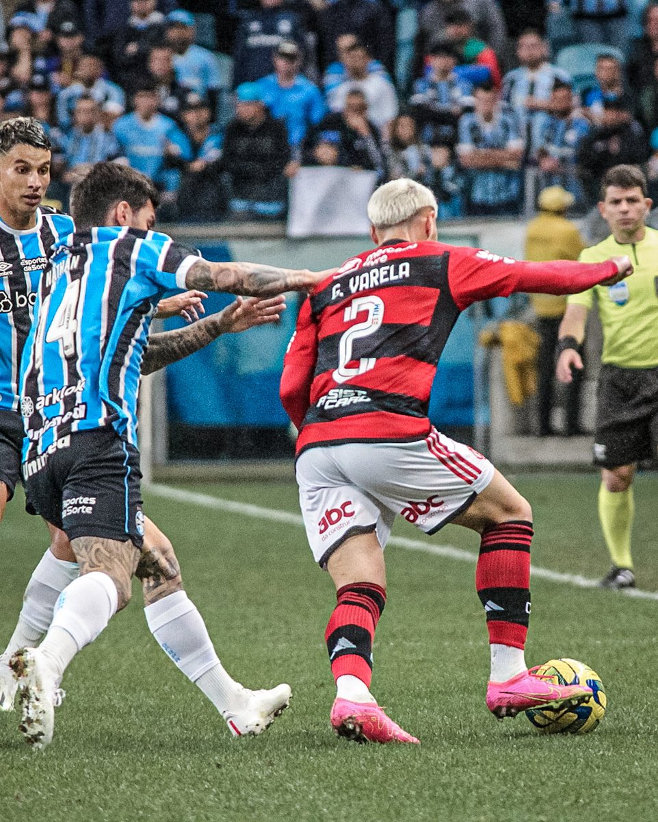 Siempre será un placer defender esta camiseta @Flamengo 😍 