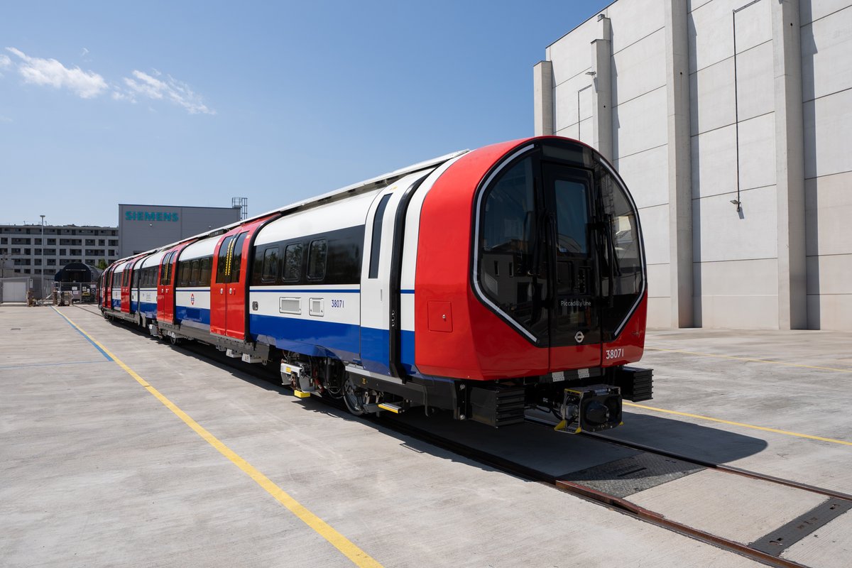 Here’s a first look at our new Piccadilly Line trains 🤩
🚇 Increased capacity by 10%
🚇 Walk-through, air-conditioned carriages
🚇 Improved accessibility
🚇 More energy efficient

The first of 94 trains have arrived in Germany for testing, ahead of entering service in 2025 💙 