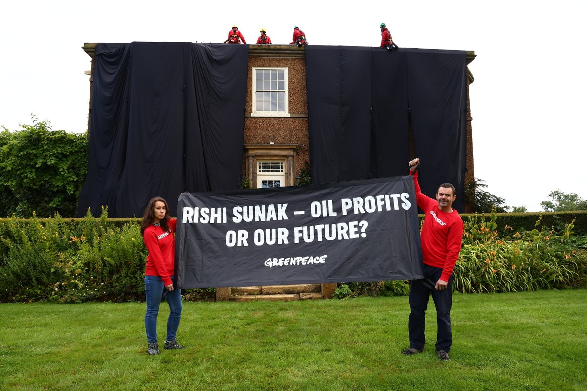 You might have spotted us on @RishiSunak’s roof.

We knew:  
- He wasn’t in
- How to climb up safely
- How not to cause damage

Rishi knows that new oil and gas:
- Won’t lower bills
- Won’t give us energy security
- Will wreck the climate   

#StopRosebank #NoNewOil #Greenpeace 