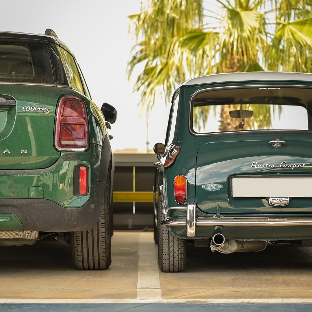 #BIGLOVE for the past and present. #MINICountryman ❤️ #ClassicMini

📸 IG/ charliegreenmini 
