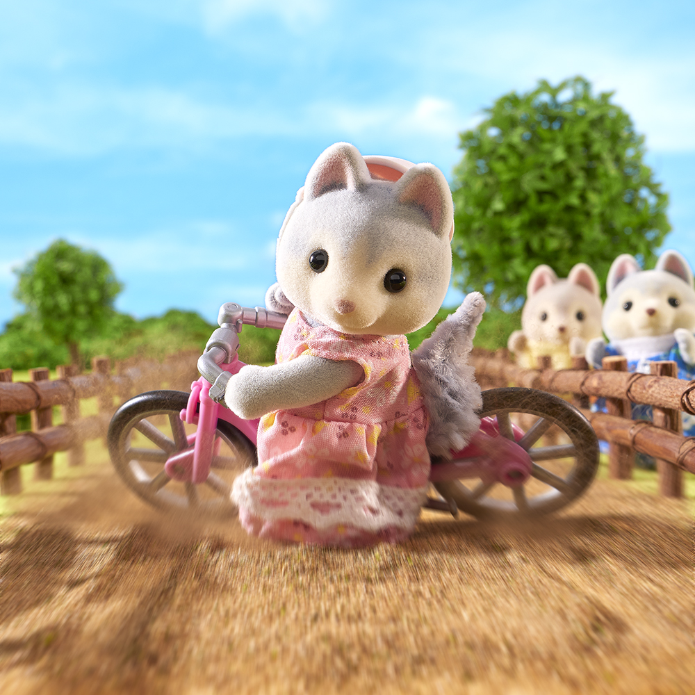 ザザザーッ！！

「うん、オッケーね！」
ハスキーのお母さんアヴリルは、自分で整備した自転車のブレーキの効き具合をチェック中🚲

しっかり整備して、安全運転しましょう✨

#シルバニアファミリー #シルバニア
#自転車 #ブレーキ #安全運転 #エンジニア 
