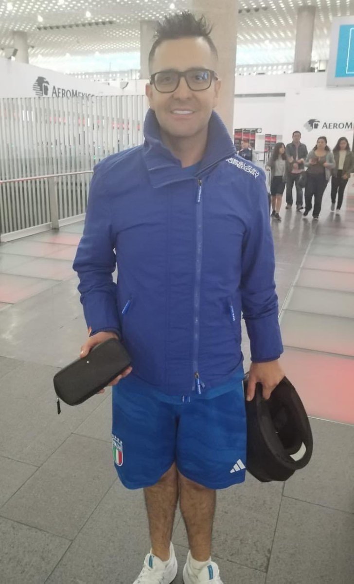 AICM reconoce la honestidad e integridad del Sr. Rodolfo Caballero Macías, taxista concesionario de nuestro aeropuerto por 45 años. El día de hoy, uno de sus pasajeros de nacionalidad colombiana dejó olvidada una cartera color negro con documentos, 2,000 dólares americanos y 