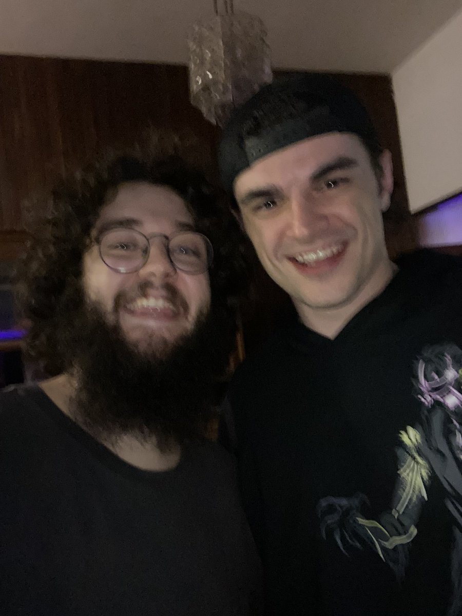 quase infartei todas as vezes que conversava com ele (a foto não me deixa mentir)

um querido

@FoolishGamers 