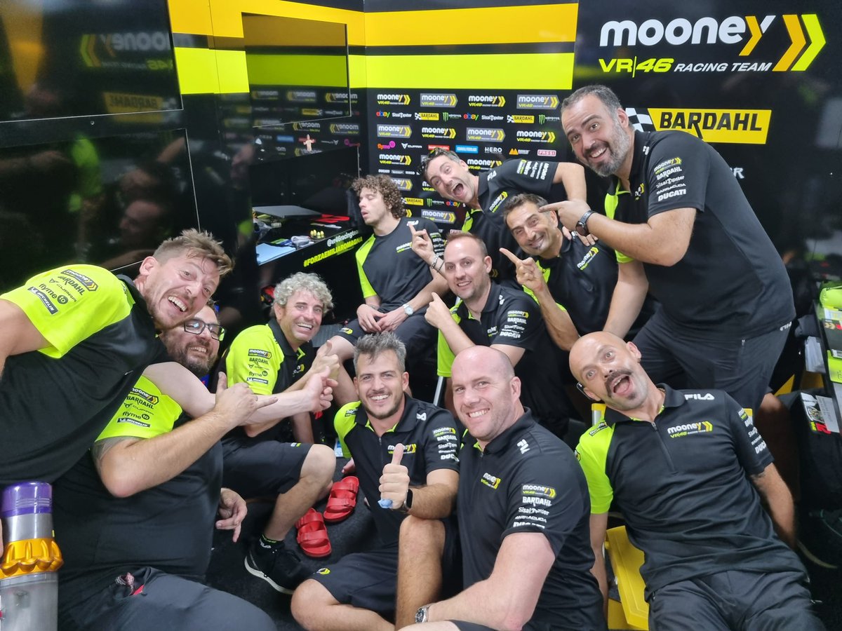 Jet lag 1 - Bez 0

After a long journey, @Marco12_B lose the fight against the jet lag!

#MooneyVR46RacingTeam #VR46 #MotoGP #MB72 