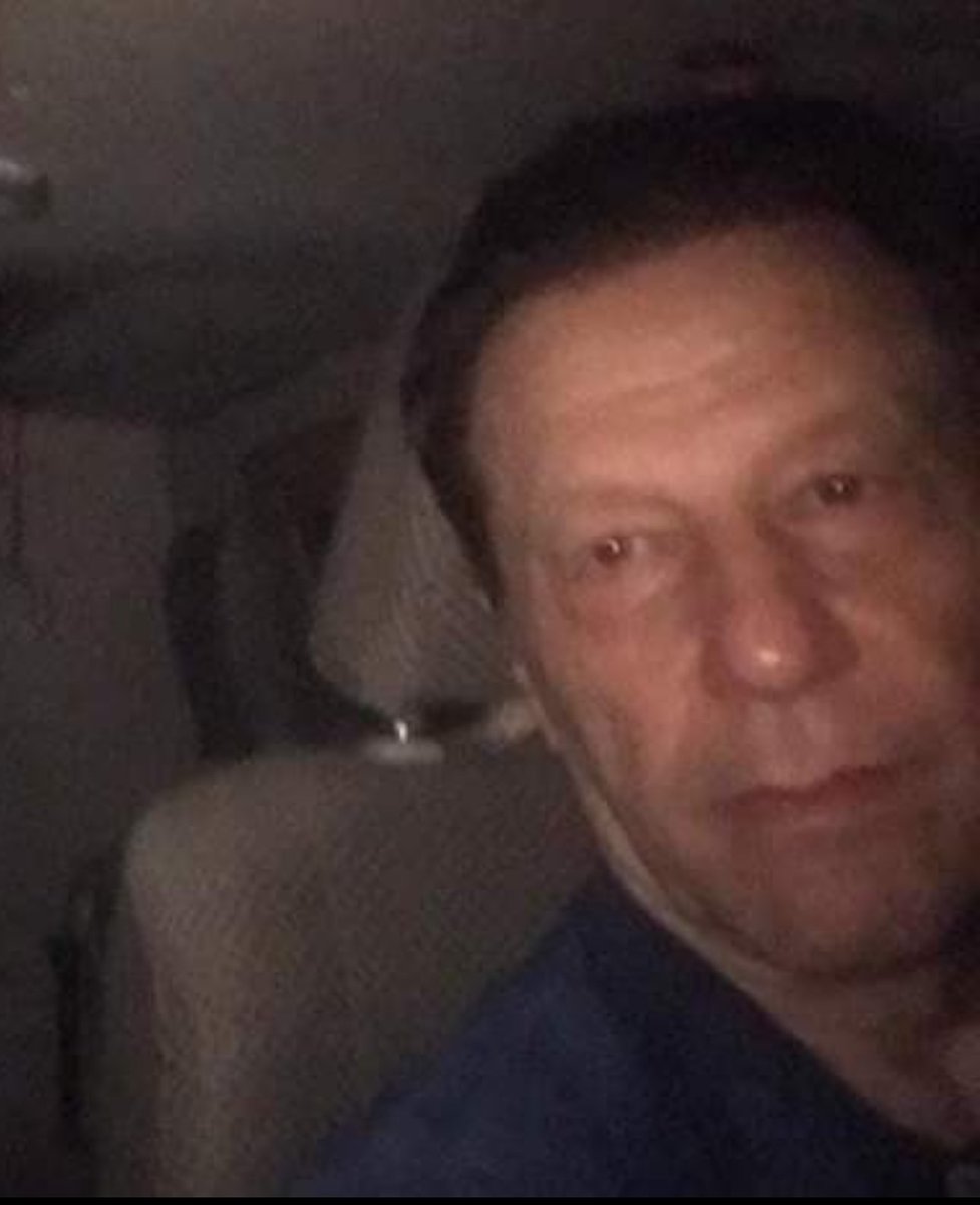 بہت کوشش کی گئی کہ عمران خان کی کوئی تصویر باہر نا ائے،لیکن ا ہی گئی۔❤️ 