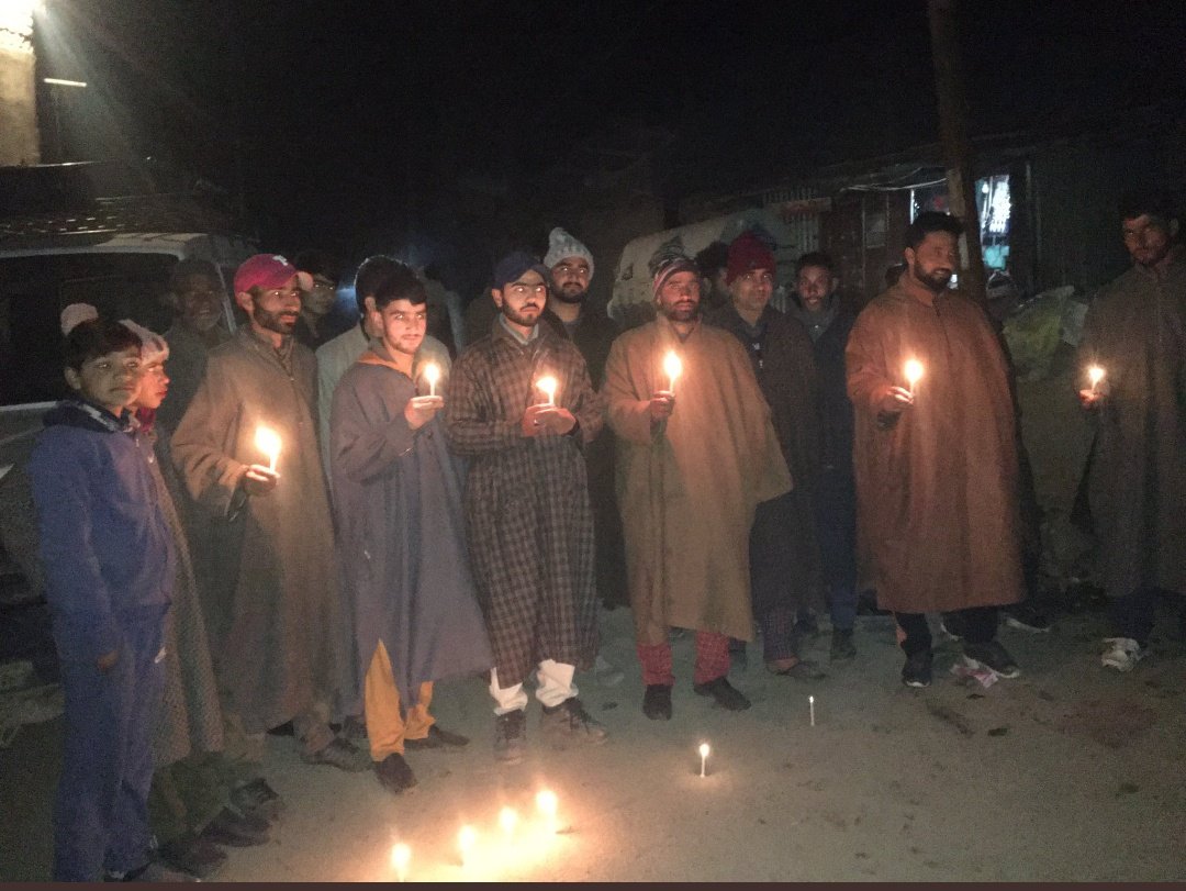 They are hope 🙏

A group of youth from the Kashmir valley pay tribute to CDS General Rawat, Mrs Rawat and other officers, who lost their life in an accident. 

Tribute in kashmiri attire. Jai Ho. 