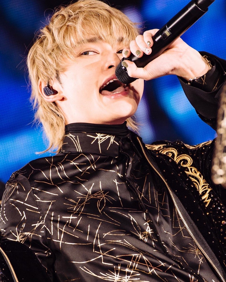 AAA
6つのドーム全13公演に来てくれた皆様
及びこの15年＋1年で1度でもお会いさせていただいた方々
関わってくれた方々全てに感謝を込めて。

いい顔でまたお会いしましょう。
ありがとうございました！ 