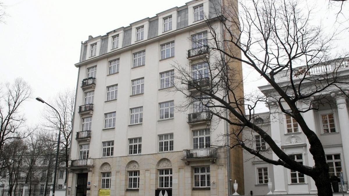 Rząd dużo gada, a Trzaskowski odbiera Rosji już trzecią nieruchomość. Tym razem kamienica w Alei Szucha 8. Brawo. 