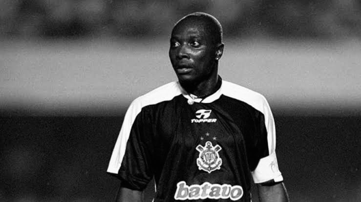 É com muita tristeza que nos despedimos de um grande ídolo.
Nosso capitão no primeiro titulo mundial, Freddy Rincón faleceu na madrugada desta quinta-feira.

Eternamente em nossos corações 🖤 