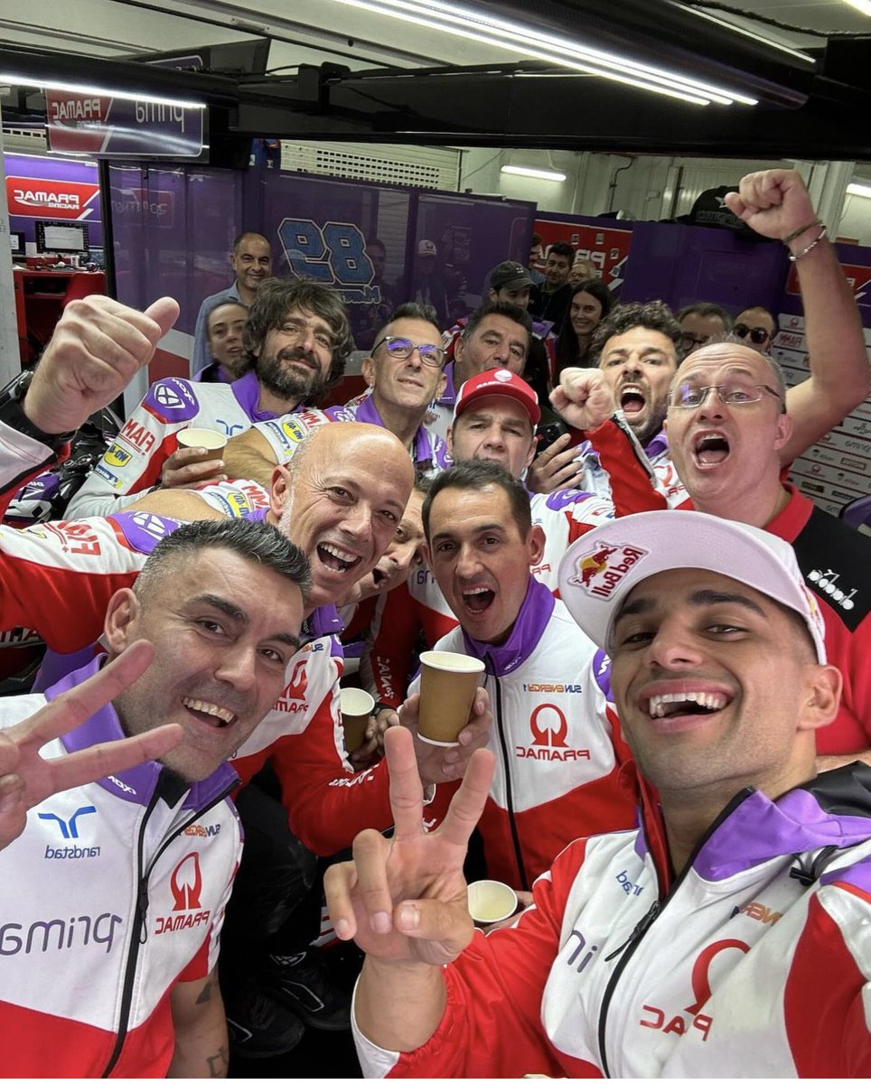 Subcampeón del Mundo!!! Cabeza alta, sonrisa grande y pensando en el 2024.
Os prometo que seré Campeón del Mundo… Porque es mi sueño, porque es mi objetivo, porque es el sueño de mi vida!! Arriba #89!! Hoy empezamos a trabajar!! 