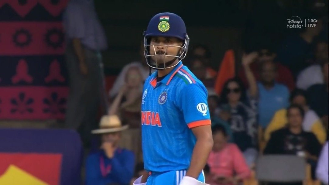 गलती न तो 
रोहित शर्मा की है

गलती न तो 
शुभमन गिल की है

गलती न तो 
श्रेयस अय्यर की है

गलती सिर्फ़
पनौती की है और आपको पता है पनौती कौन है। 