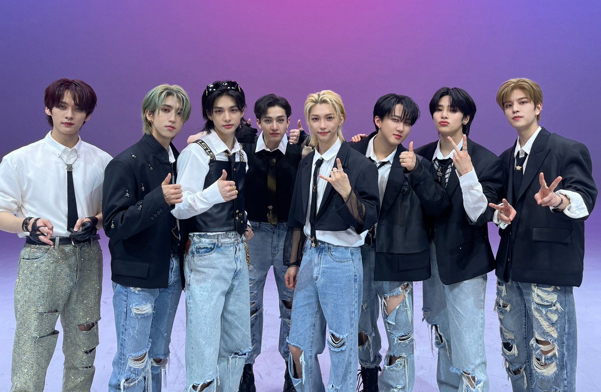 🇺🇸 Billboard Year-End World Albums No. 1 Artist Through the Years

2018 – #1 BTS
2019 – #1 BTS
2020 – #1 BTS
2021 – #1 BTS
2022 – #1 BTS
2023 – #1 @Stray_Kids 👑

 #StrayKids #스트레이키즈 #LALALALA 