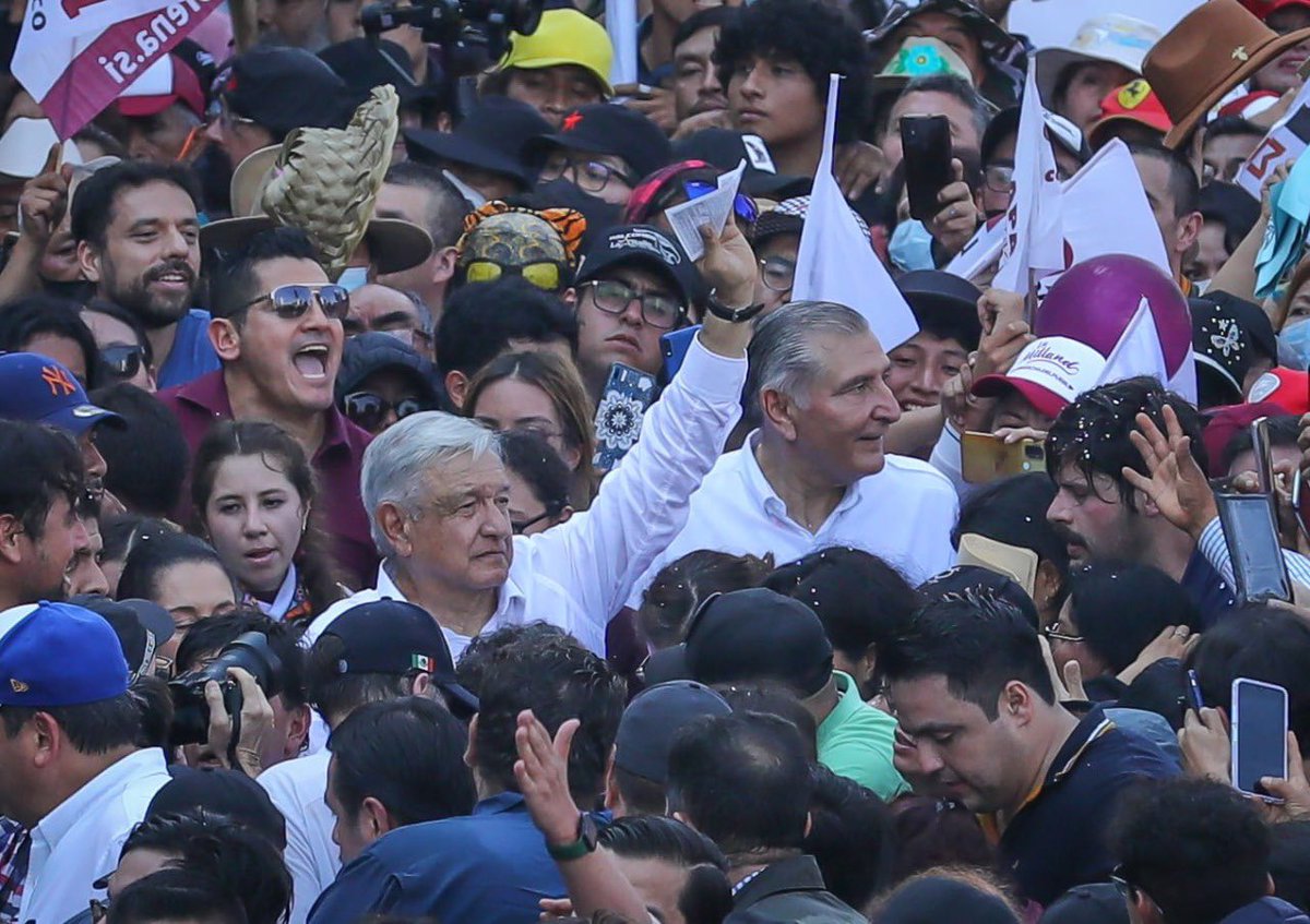 Desde hace años, con mucha convicción, marchamos al lado del pueblo de México. Y donde no había brecha, hicimos #CaminoAlAndar en la #MarchaDelPueblo 