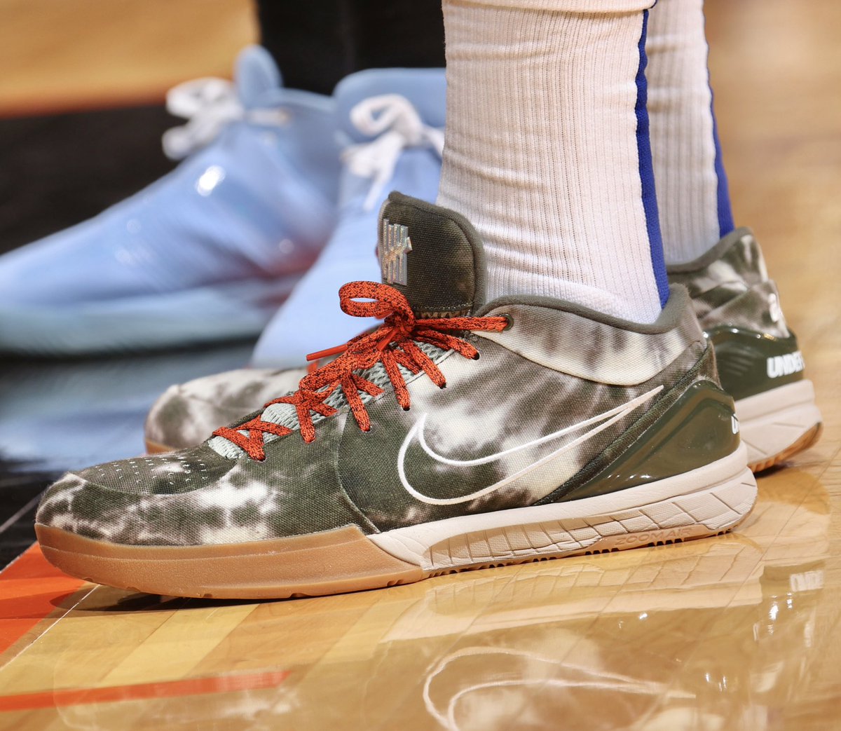 PJ Tucker switches to the UNDFTD Kobe 4 PEs that Devin Booker said he didn’t have 👀👀 