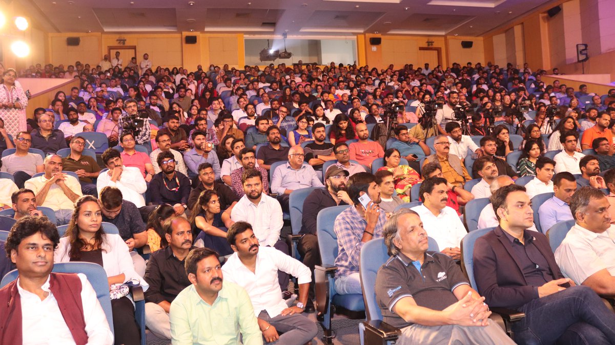 Shri Naidu (@ncbn) expressed pride at the growth that ISB has witnessed and exhorted the School to touch even greater heights in the coming decade.

#ISB #ChandrababuNaidu 
