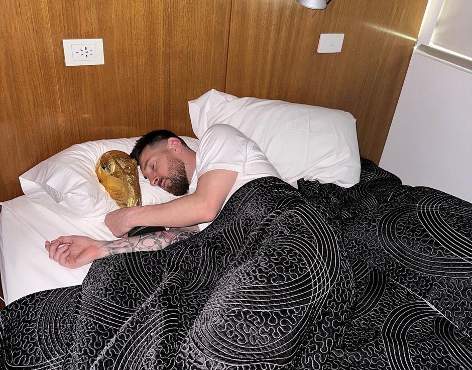 Deja duvet .. 🤣

#Messi𓃵 