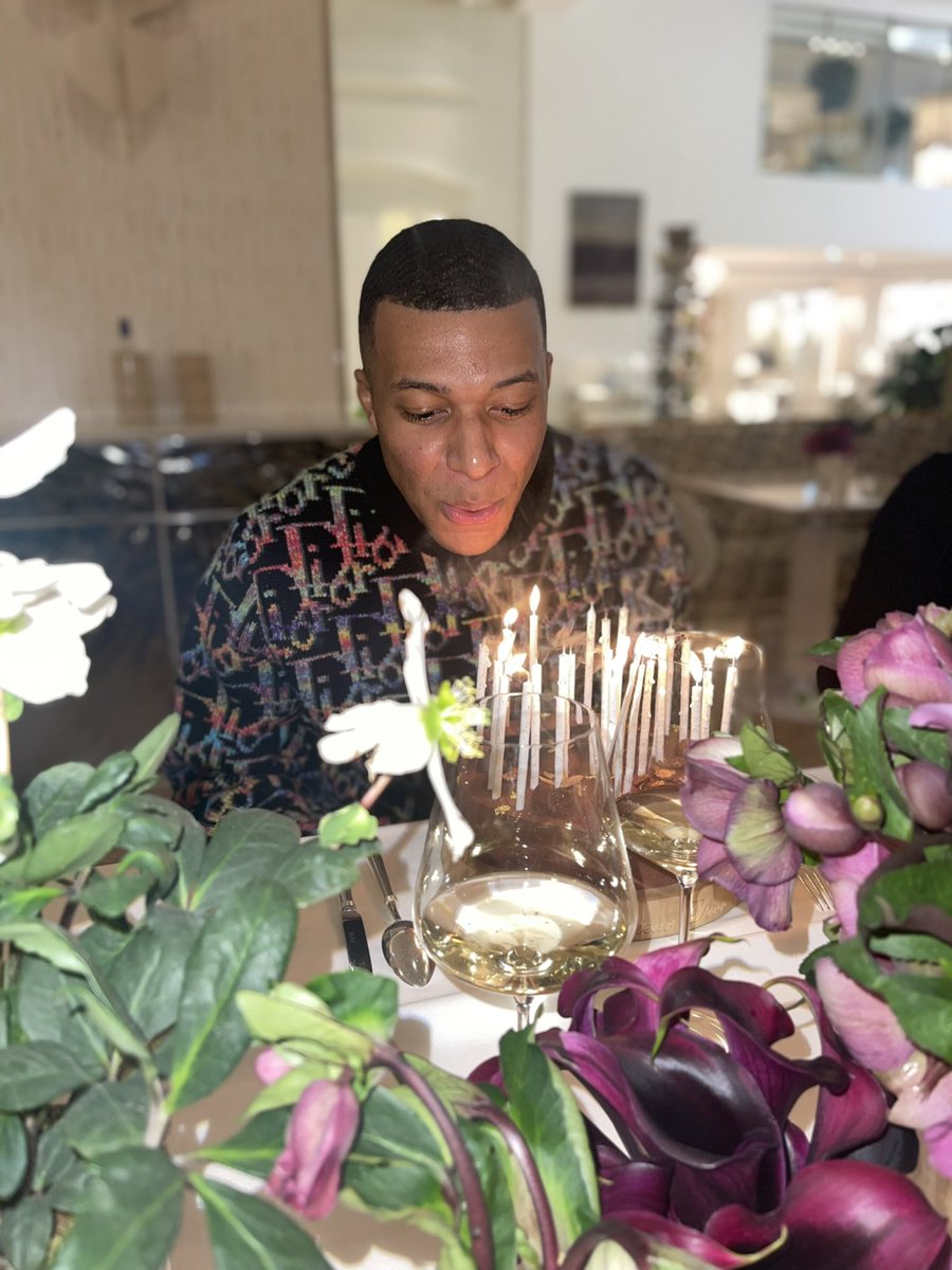 24 🎉🎂
Merci à tous pour vos messages. 🥰 