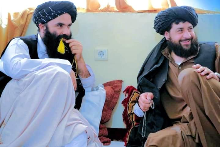 #تازه
یک منبع از وزارت داخله به طلوع‌نیوز می‌گوید که امروز محمد یعقوب مجاهد سرپرست وزارت دفاع و سراج الدین حقانی سرپرست وزارت داخله در باره بازگشایی دانشگاه‌ها و مکتب‌ها به روی دختران گفت‌وگو کردند. 
#طلوع‌نیوز 