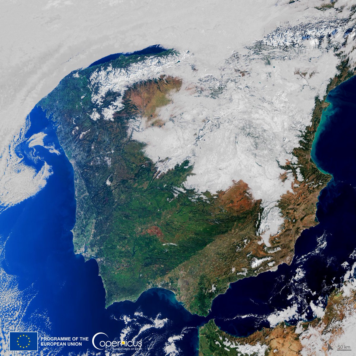 #OTD 2 years ago, the #Filomena storm brought large amounts of snow to a large portion of #Spain 🇪🇸

This historic #snowstorm caused major disruptions and will long be remembered by the Spanish

#Copernicus #Sentinel3🇪🇺🛰️ captured this image of the snow cover on 12 January 2021 