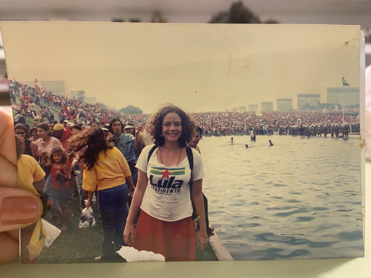 Cheguei em Brasília e recebi um presente incrível da @usebrusinhas 
Vou conseguir repetir minha foto com a família ❤️
Muito grata 