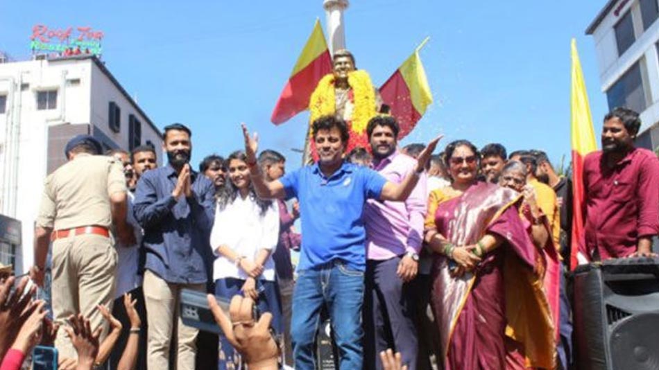 ಹೊಸಪೇಟೆಯಲ್ಲಿ ಶಿವಣ್ಣ ನೋಡೋಕೆ ನೂಕುನುಗ್ಗಲು

https://t.co/FjlIjIEzzA

#Chitraloka #Hospete 