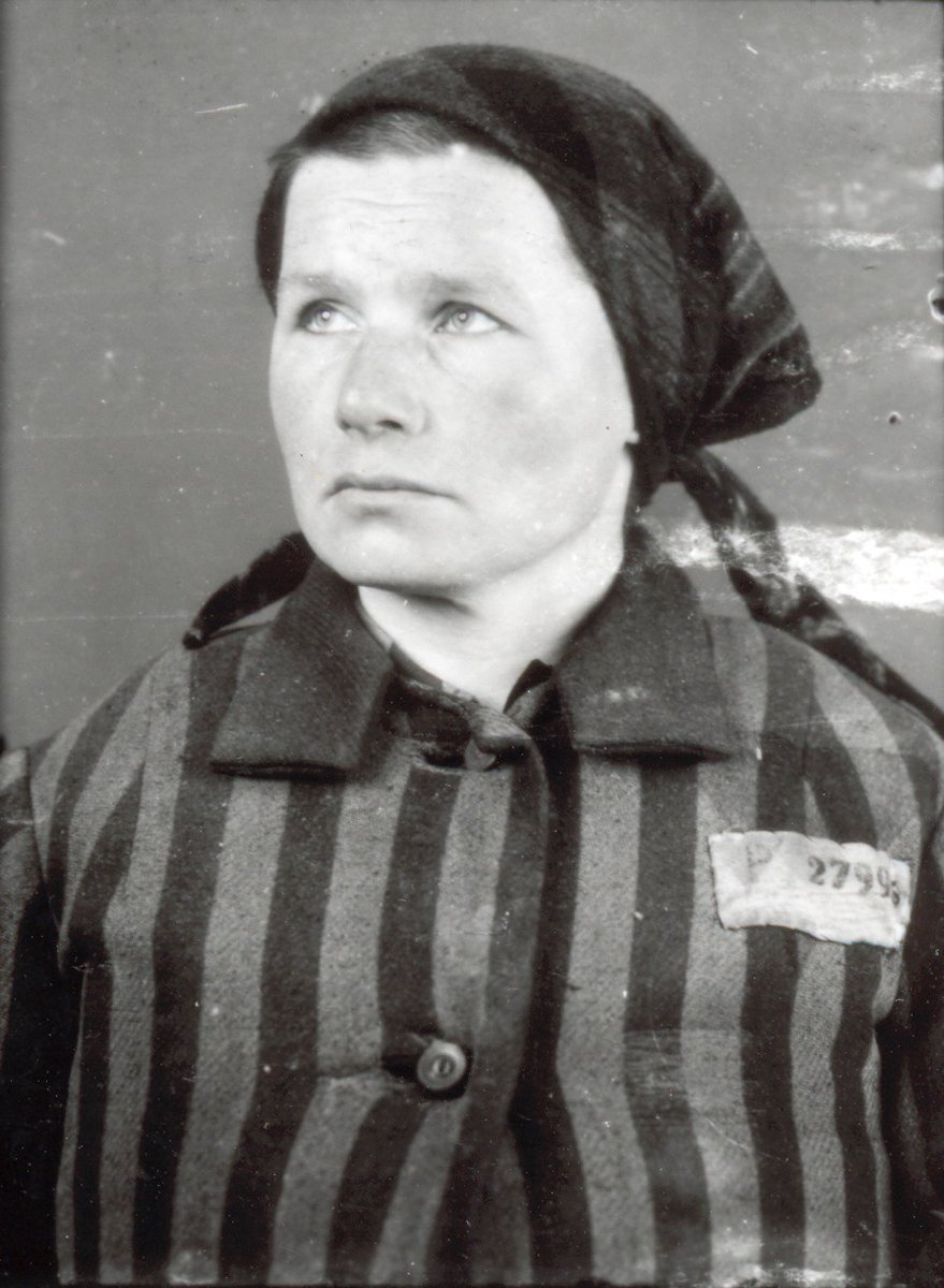 Righteous Among the Nations Maria Kotarba worked as a courier with the Polish resistance before she was caught and deported to Auschwitz #OTD 6 January 1943; there she risked her life to smuggle medicines &amp; food to Jewish prisoners 

Learn more: https://t.co/H9MZqpsrWu 