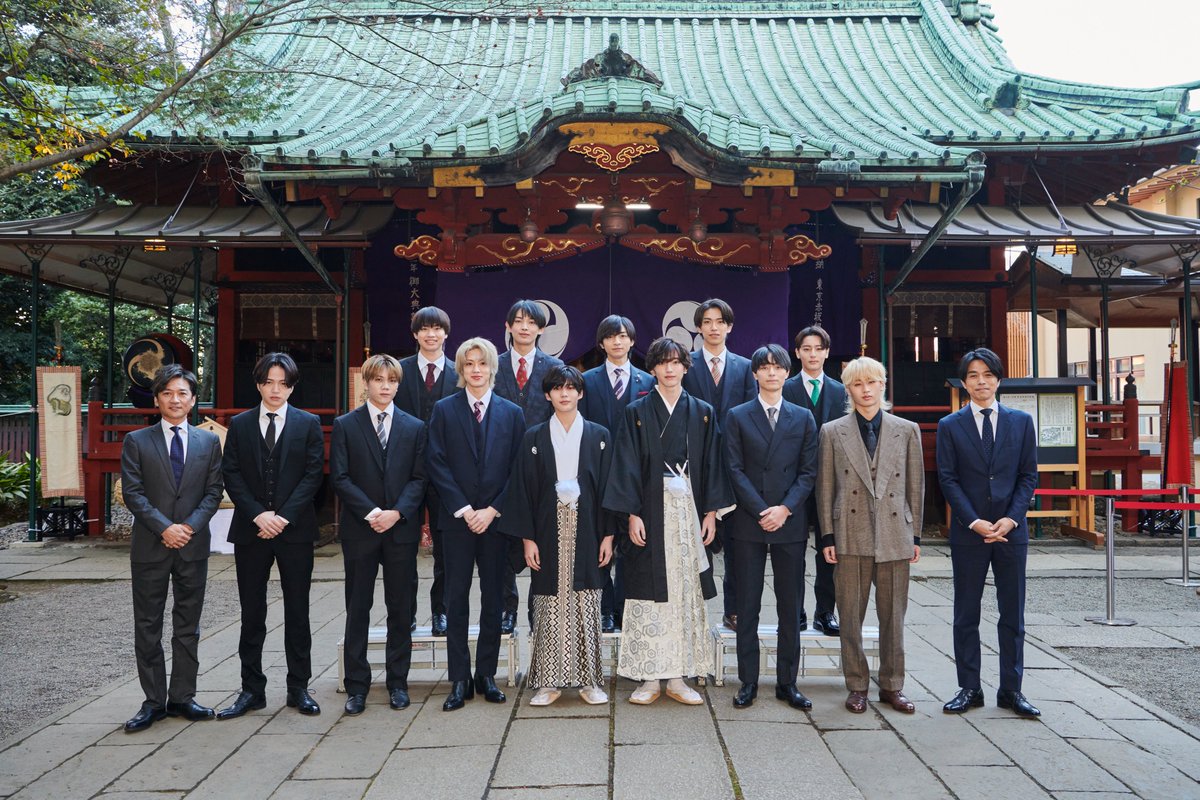Chaperoned by @tokioinc_taichi, Yoshihiko Inohara of @20thCentury_SIN, and Fuma Kikuchi of #SexyZone, 11 young men from #NaniwaDanshi, #HiHiJets, #Bishonen, #7MENSamurai, #ShonenNinja, and #AmBitious gather for their official Coming of Age ceremony!

#ジャニーズ成人式 #JapanbyJ 