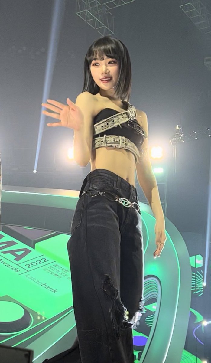 how chaewon looks in real life - a mini thread; 