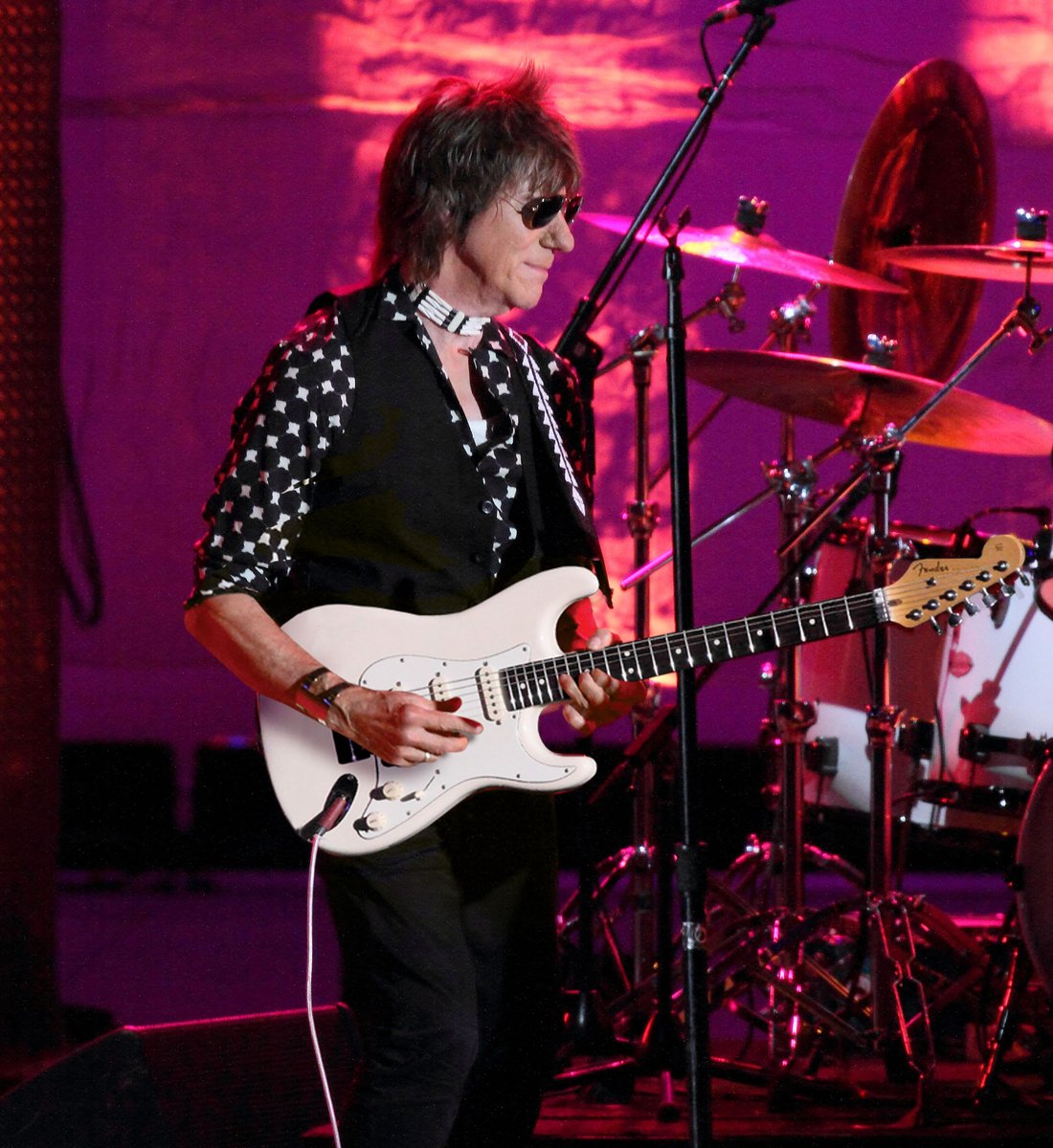 On behalf of his family, it is with deep and profound sadness that we share the news of Jeff Beck’s passing. After suddenly contracting bacterial meningitis, he peacefully passed away yesterday. His family ask for privacy while they process this tremendous loss. 