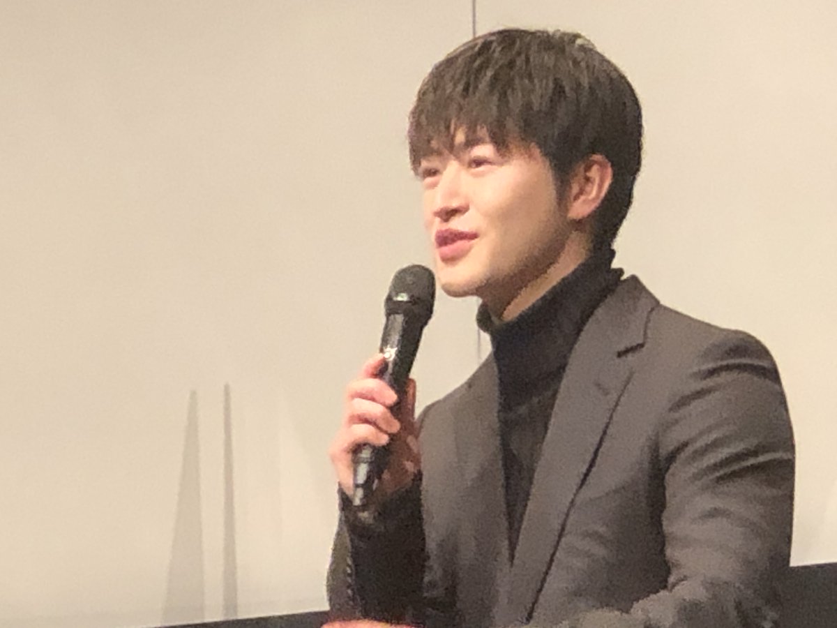 『インフォーマ』制作会見。記者「ドラマのテーマは情報。初公開情報を聞かせて」佐野「撮影中、プライベートで森田さんに遭遇」森田「佐野くんだと気づかず、（輩に）絡まれるかと…」。ドラマ内では、森田さんのほうが圧倒的にコワモテ。https://t.co/7Ieds1y3Ck
#インフォーマ #佐野玲於 #森田剛 