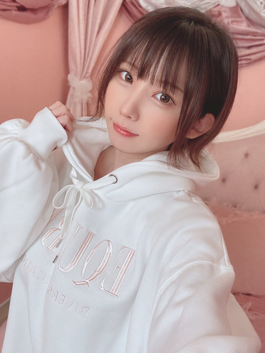えなこ、誕生日迎えました〜〜〜！

この1年も素敵な年にするゾイ🎉 