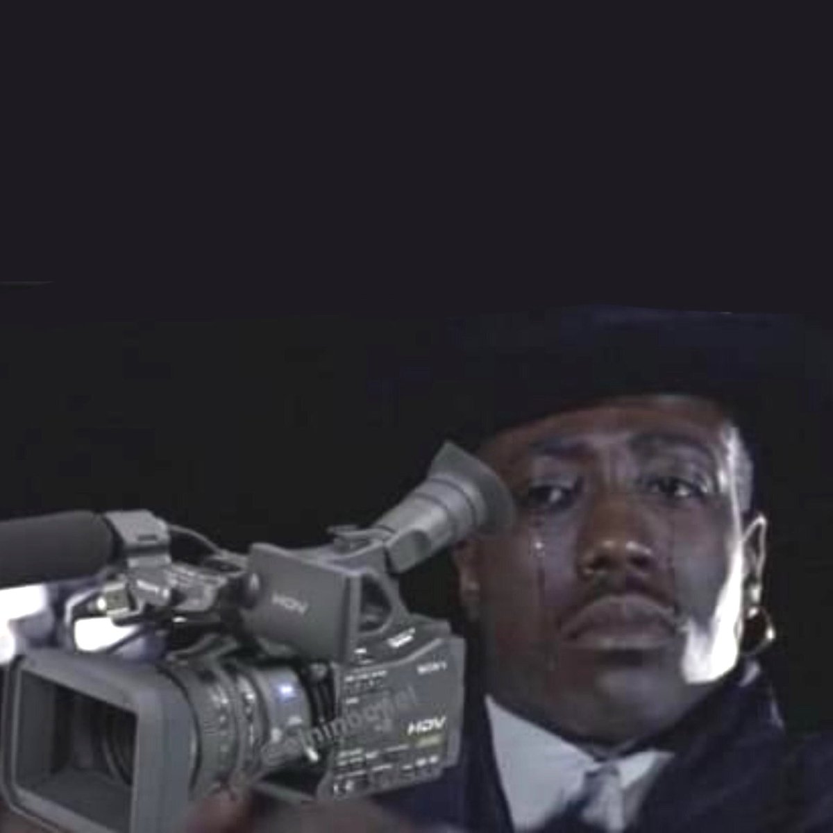 @FightHaven "im gonna burn somebody again when I get off these questions"

The guy asking the questions - 