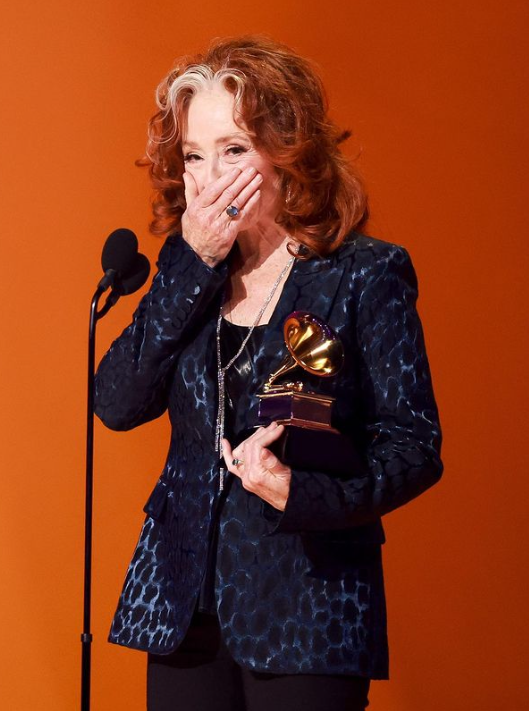 I’m still reeling! So grateful to everyone who helped bring me to last night. Thanks to the @RecordingAcad members who voted for me; to all the members of our mighty @Redwing_Records and support team: to my band, our brilliant engineer, Ryan Freeland...

(1/4) 