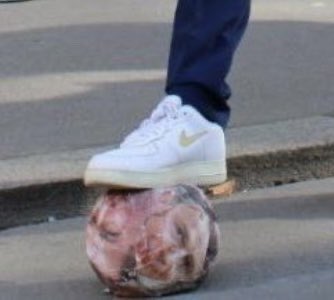 La révolution anticapitaliste et écologique en Nike, un grand classique 😉 