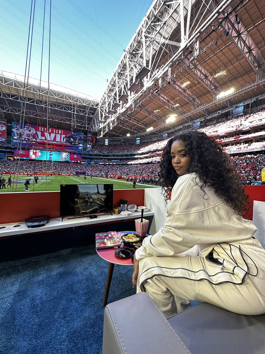 Ready for the riri concert 😂 #SuperBowlLVII 