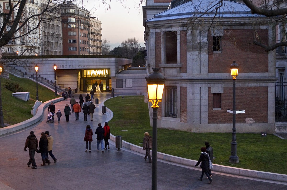 El Museo Nacional del Prado abrirá sus puertas de noche (de 20.30 a 23.30h) el primer sábado de cada mes. El acceso será gratuito gracias al apoyo de @SamsungEspana https://t.co/7vLvkcSCd2 