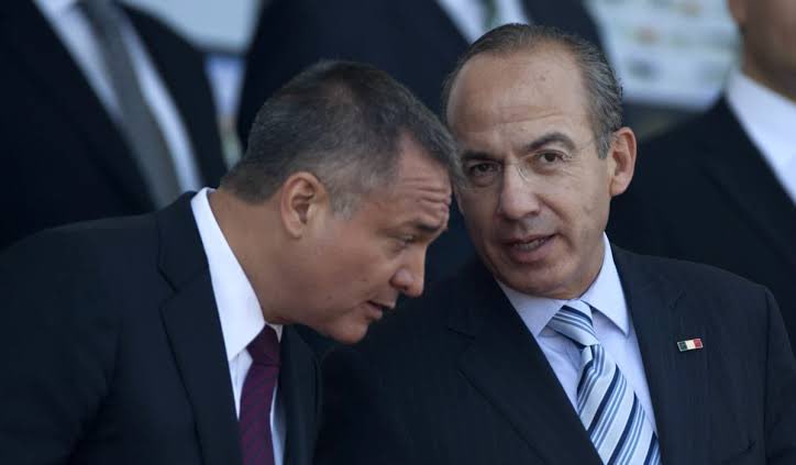 Calderón no es inocente; él también debe ser sentenciado

La vida nos dio la razón a 15 años de que lo confronté en su cara. Se reveindica el honor al comandante Javier Herrera y a su hermano, quienes, por denunciar sus actos delictivos, pasaron años en un penal de alta seguridad 