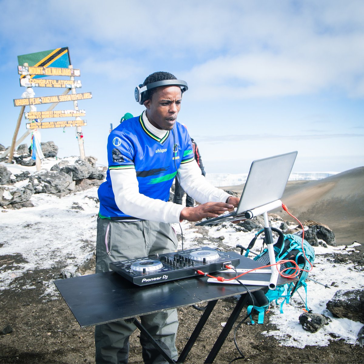 PEAK RECORD 

Tanzania's @DjJoozey becomes world's 1st DJ to play on Africa's highest peak which is also the world's highest free-standing mountain, #Kilimanjaro.

Sets record for playing a set selection at 5,895 metres (19,341 ft) above sea level. 