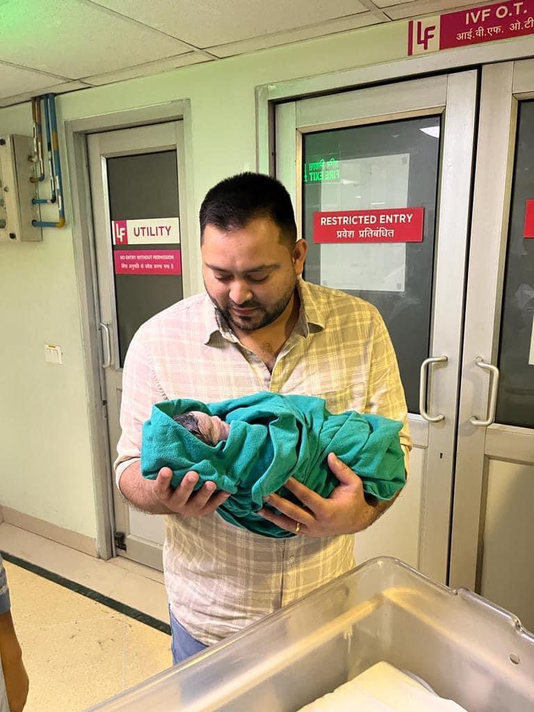 लक्ष्मी के आगमन पर ढेरों बधाई ❤️🧿@yadavtejashwi 