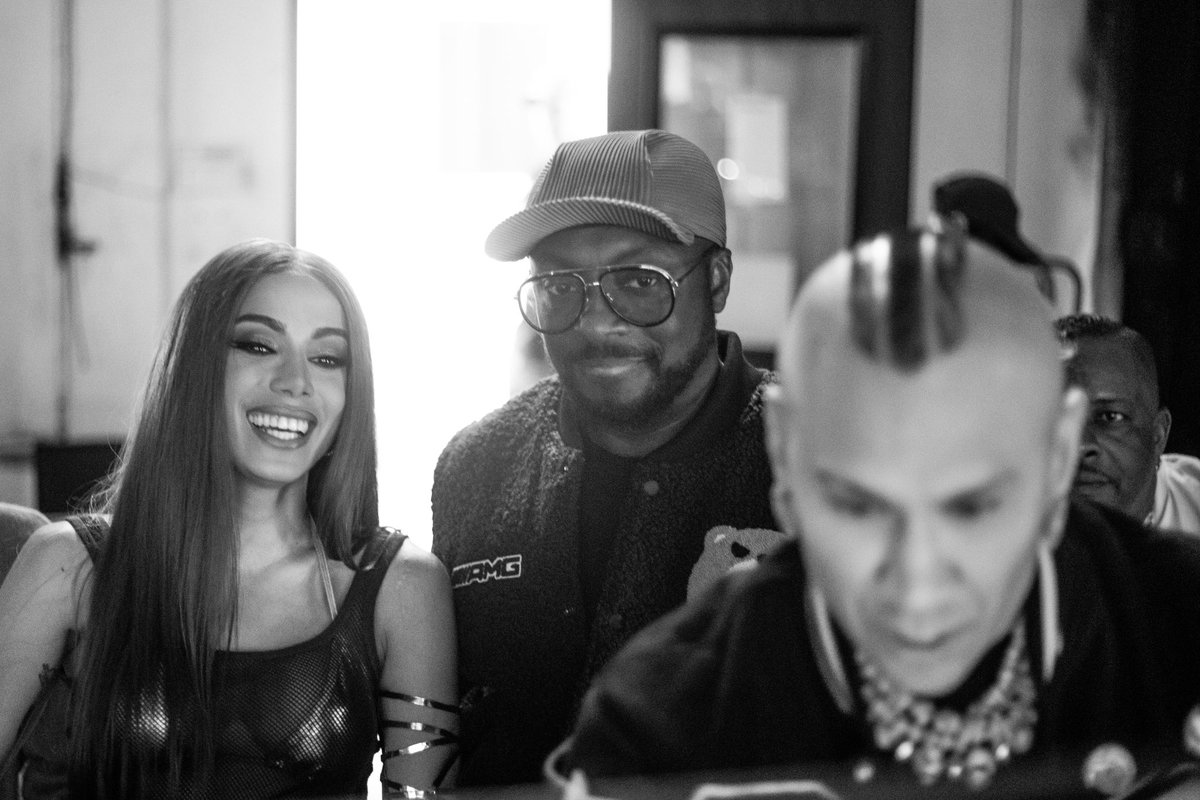 Felicidades a nuestra hermana @anitta❤️🧨 What an eXplosion of a friendship we've had so far. 'You're simply the best.'🔥 