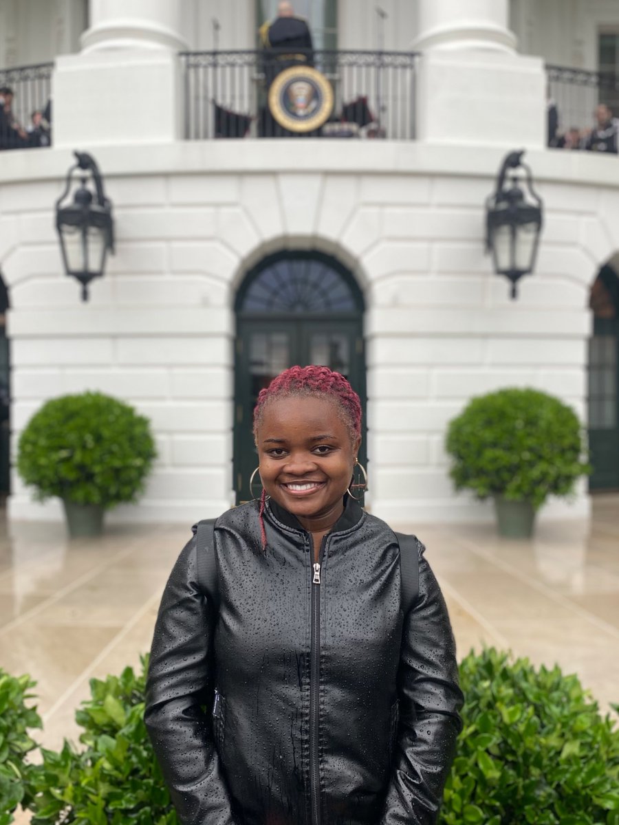 A troublemaker at the White House! 🌟 