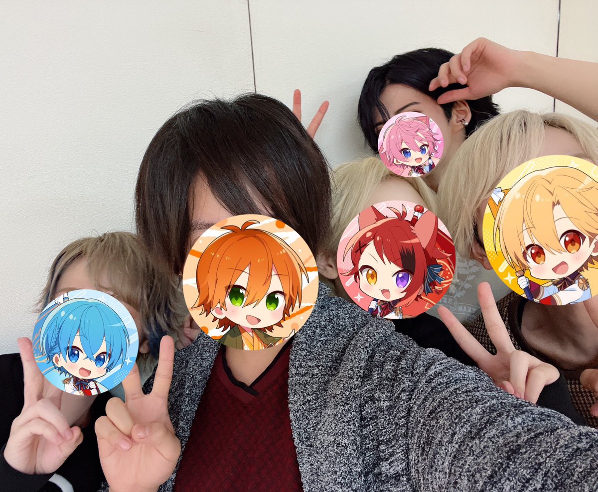 今日はすとぷり大阪公演見に行ったぜー！🍓✨✨

ステージも衣装も何もかもが新しくて
マジですごかったわ🥳

メンバーみんなすごい輝いてて
超かっこよかった！✨

記念にみんなと写真撮ったよ！🍓✨
みんなお疲れ様！( *´꒳`*)

#すとぷり大阪城ホールDAY2 