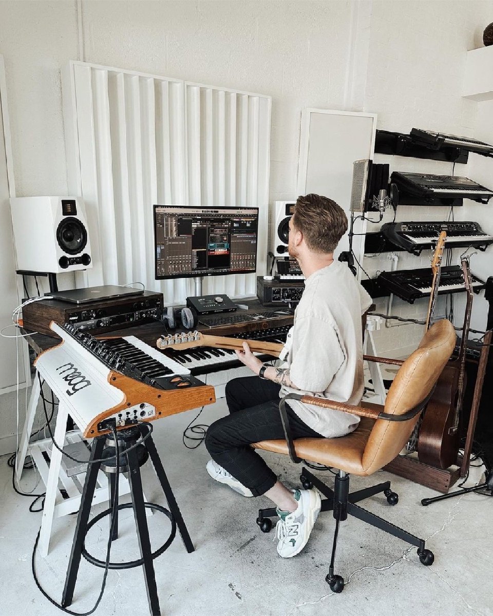 Home studio goals!

📸: https://t.co/ID62jheyyq

#UniversalAudio #AudioEngineer #MusicProducer 