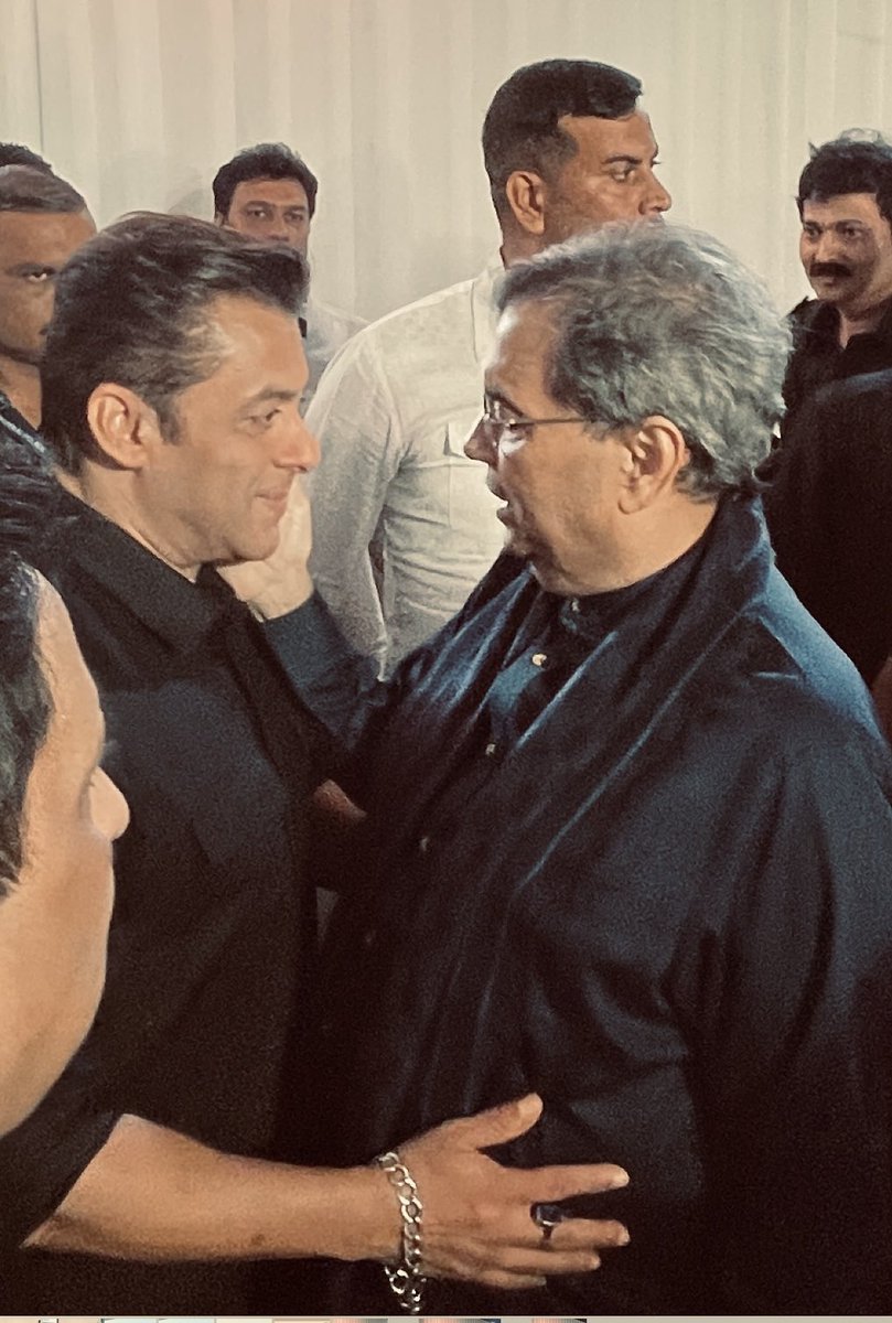 A pleasant greeting with KISI KA BHAI - KISI KI JAAN  in true sense as he is always at baba siddiqui iftar party last night. Wishing him a greatest success of his new movie he made it with all his love n hard work. My blessings always there 🙏🏽❤️⁦@BeingSalmanKhan⁩ 